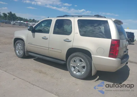 2010 Chevrolet Tahoe Ltz из США, поврежденный, VIN 1GNUKCE09AR216617